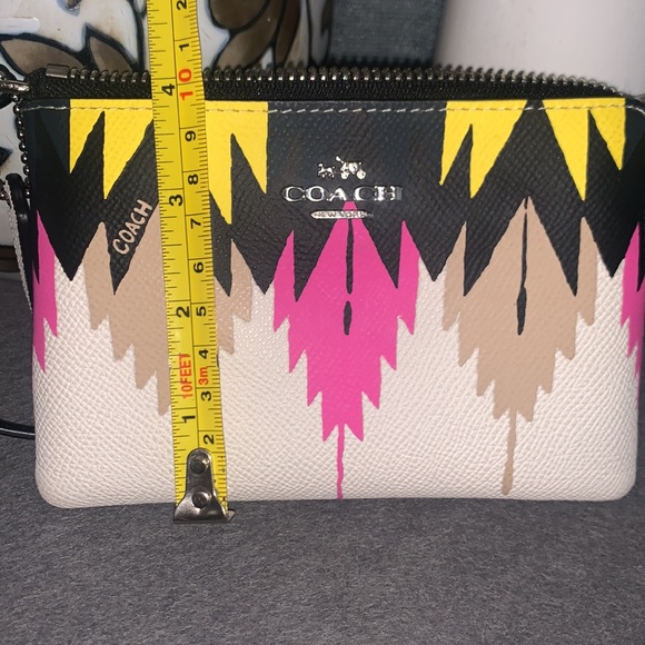 Coach Wristlet BOHO SV Hawk Feather Card Holder . - Picture 9 of 9